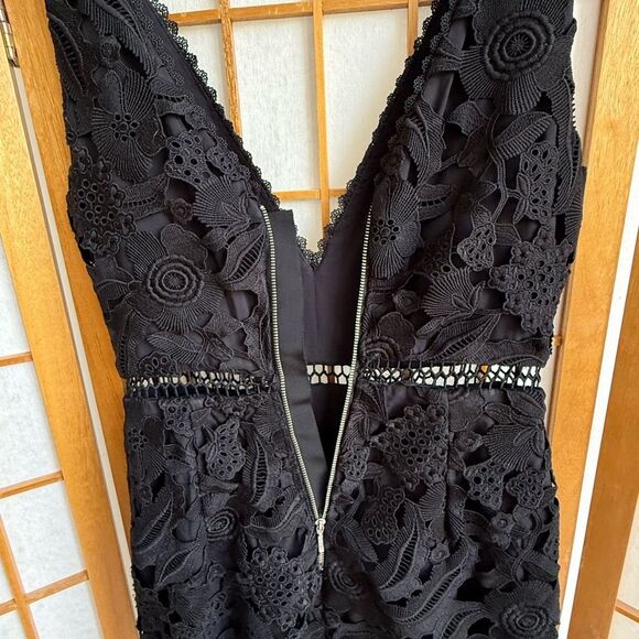 Nicholas Azalia Lace Plunge Dress in Black | Size 4 - Picture 7 of 9